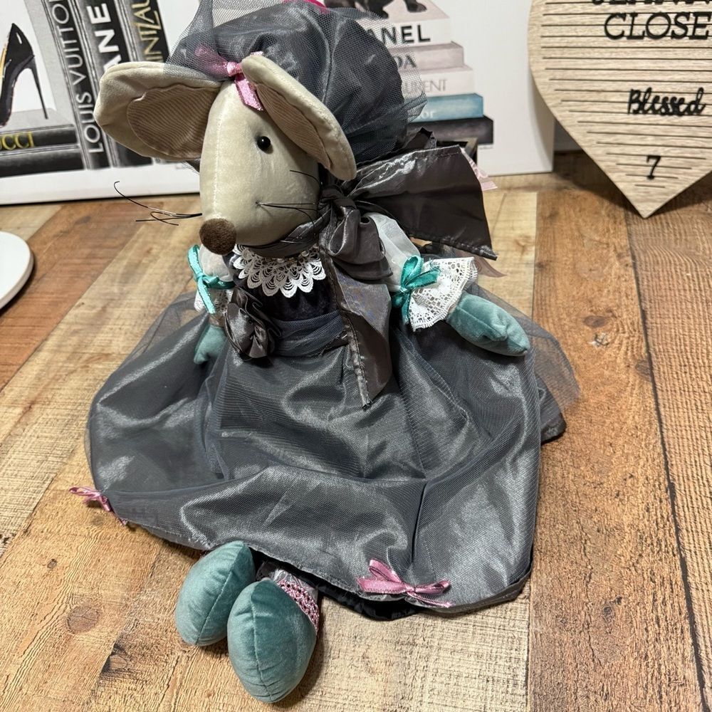Victorian Decorative Mouse Handmade - Picture 3 of 16